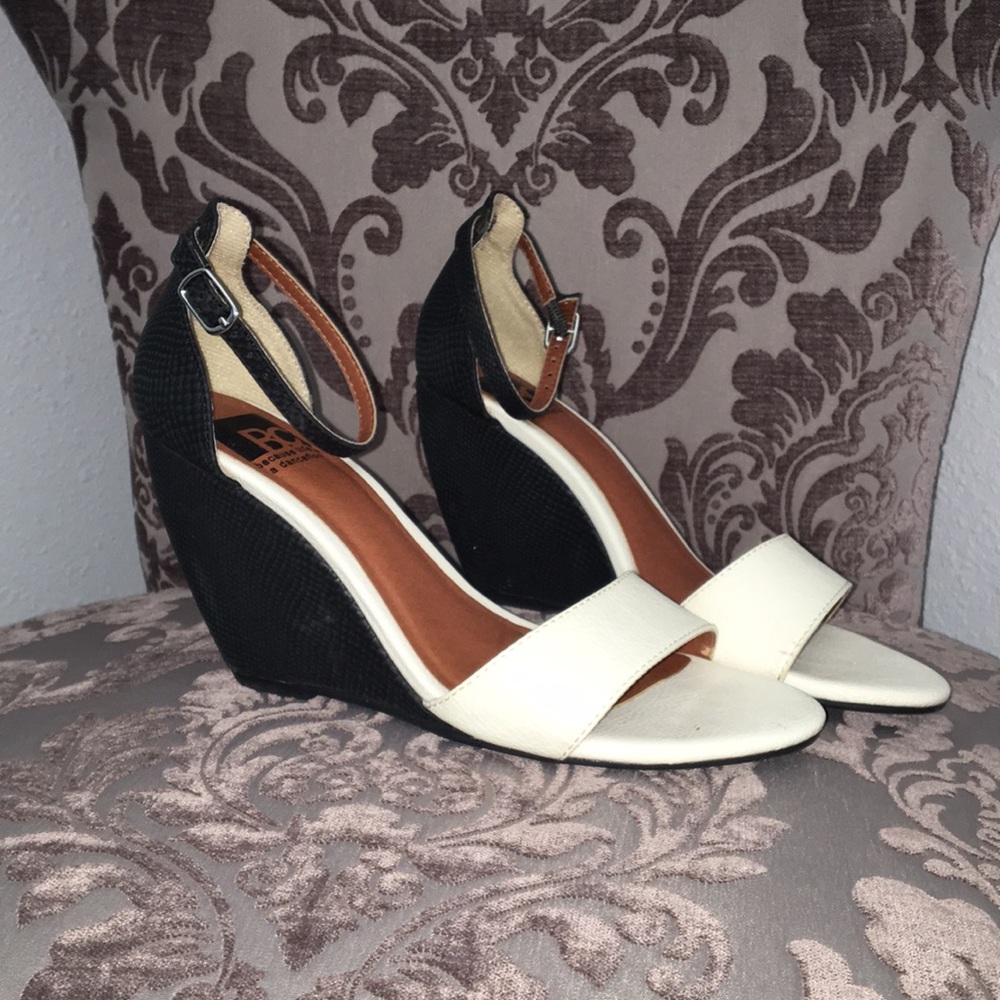 Black and cream open toe wedges